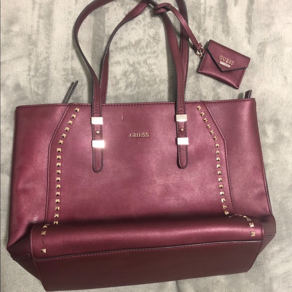 guess free tote